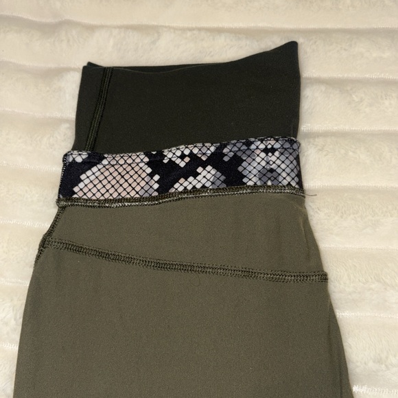Lululemon Military Green Ankle Tights with printed waist - ❤️size 6/8 - Picture 9 of 14